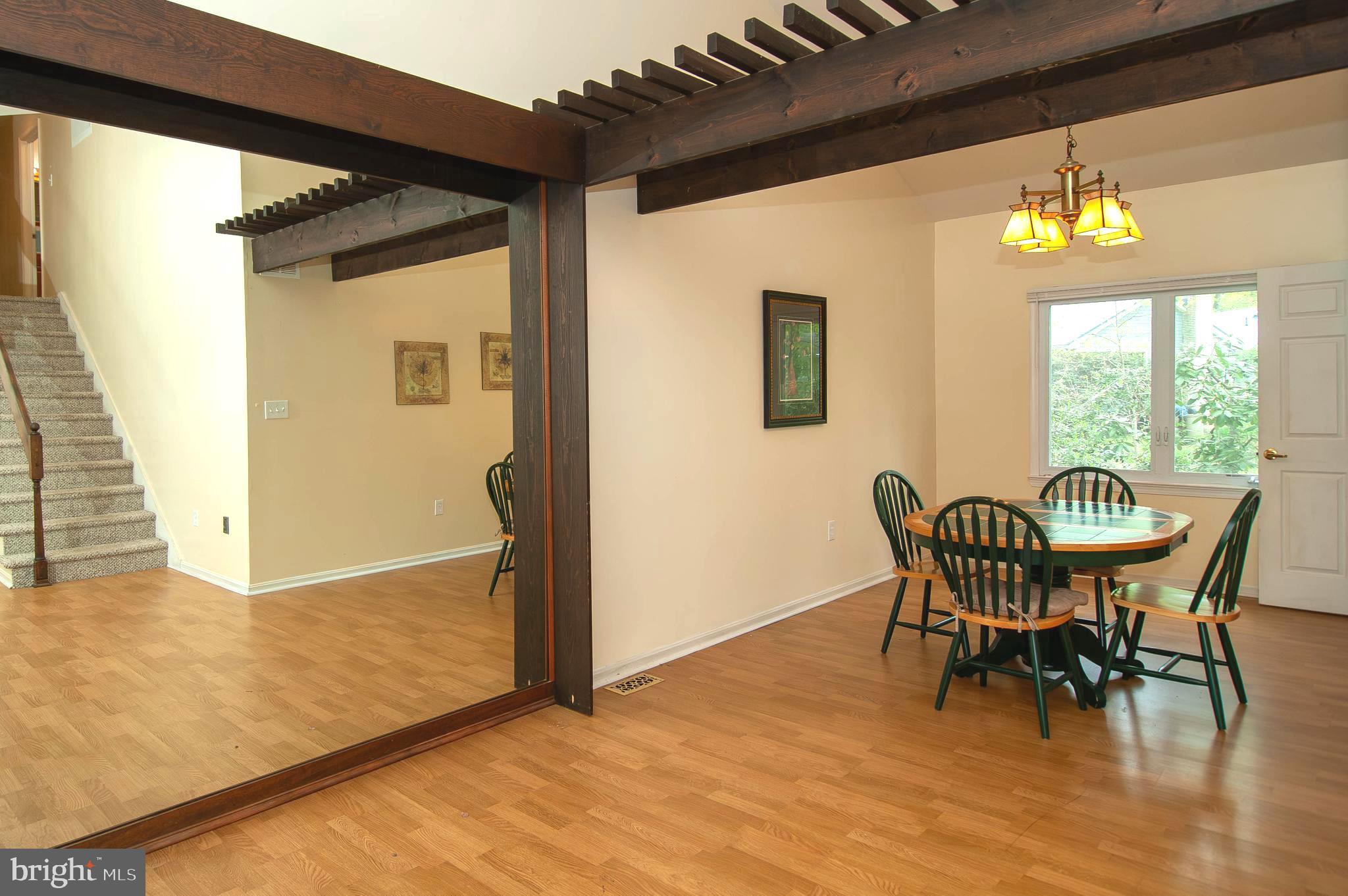 FOX HALL WEST - Residential