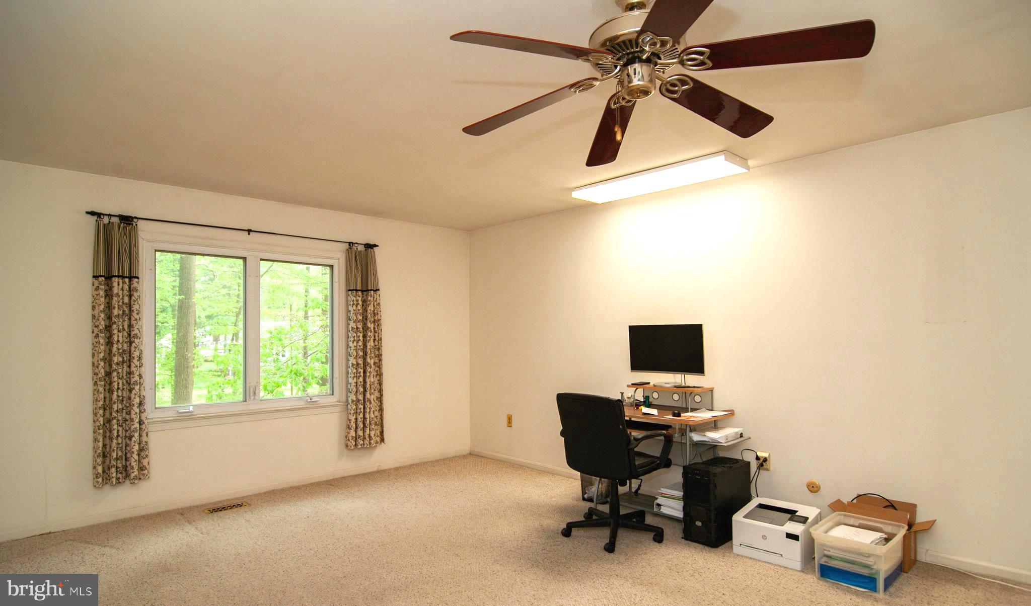 FOX HALL WEST - Residential