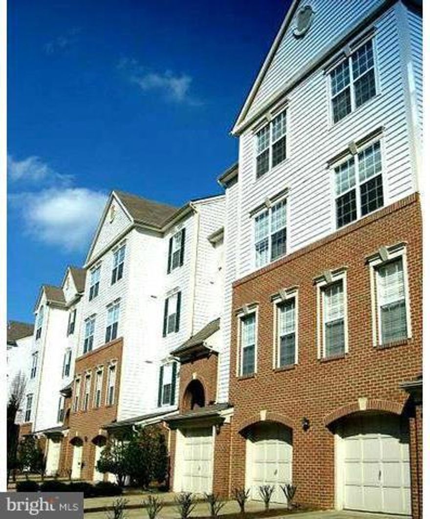 This spectacular top-floor loft-style penthouse is waiting just for you. It features 2 bedrooms and 2bathrooms, with a bonus room in the Loft, that features a beautiful built-in bookshelf. Sit back and enjoy one of your favorite books as you over look the lower level and the fireplace.