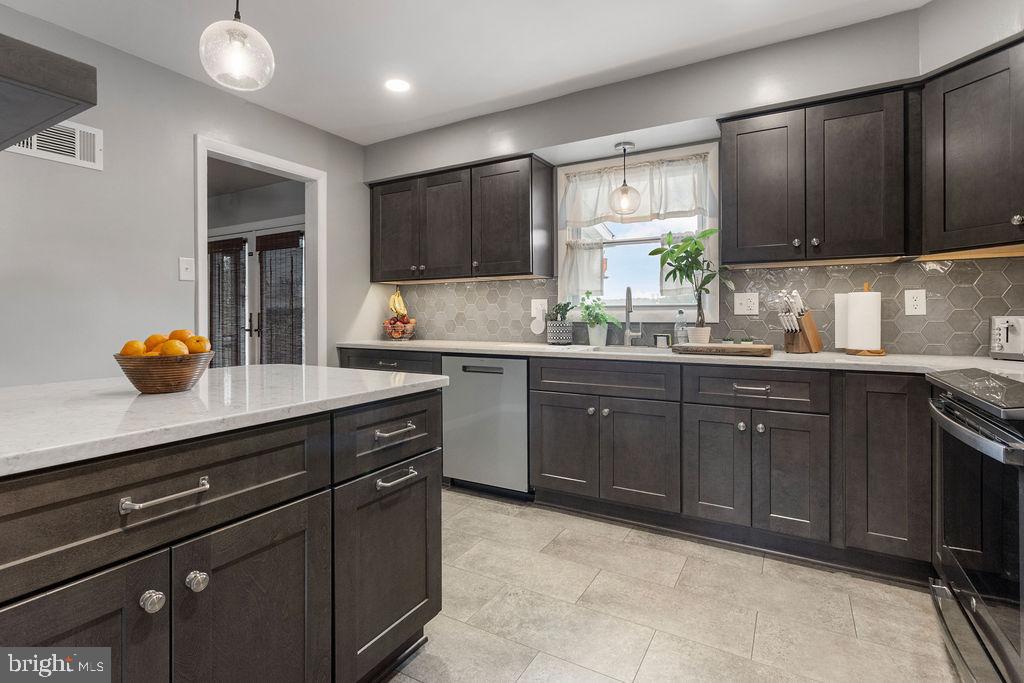 LEADER HEIGHTS - Residential