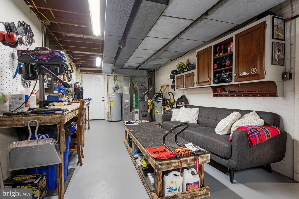 LEADER HEIGHTS - Residential