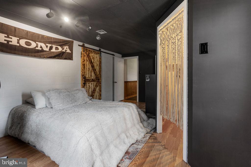 LEADER HEIGHTS - Residential