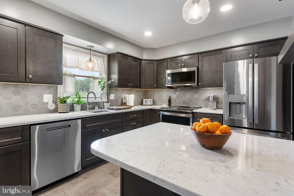 LEADER HEIGHTS - Residential