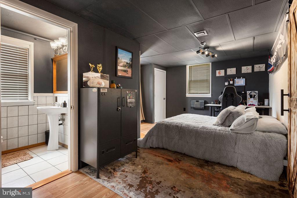 LEADER HEIGHTS - Residential