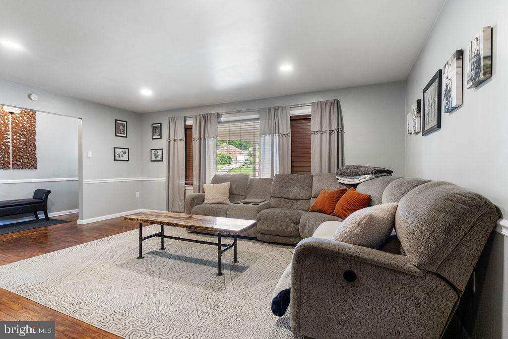 LEADER HEIGHTS - Residential