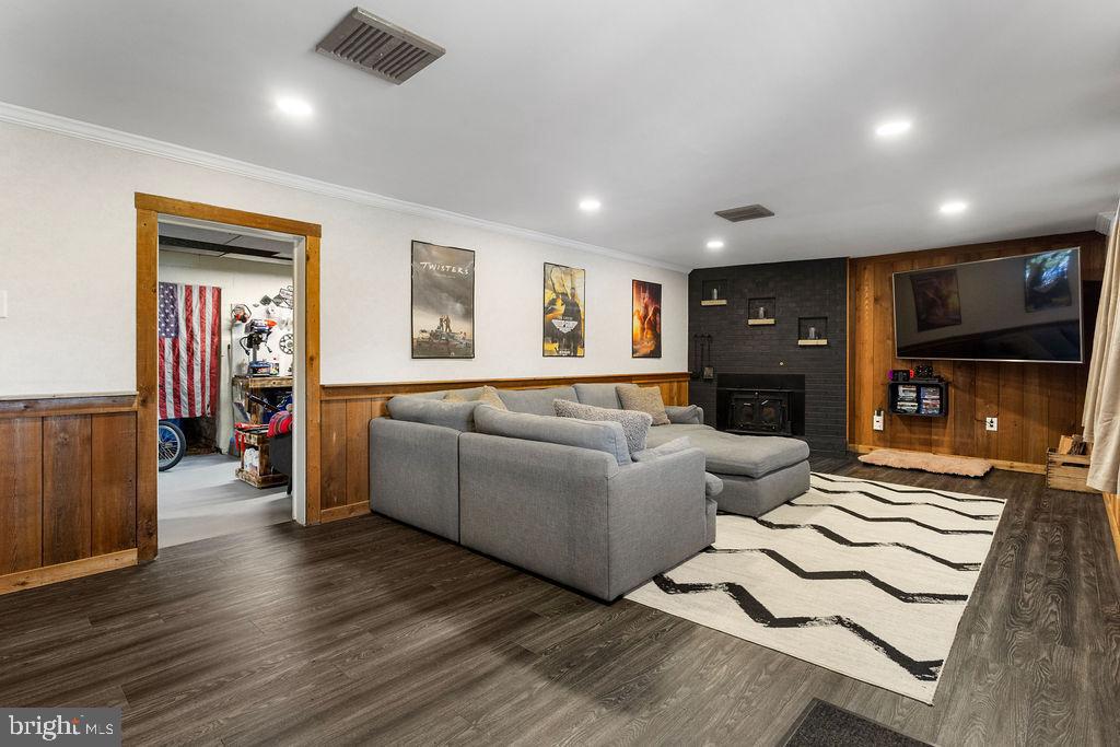 LEADER HEIGHTS - Residential