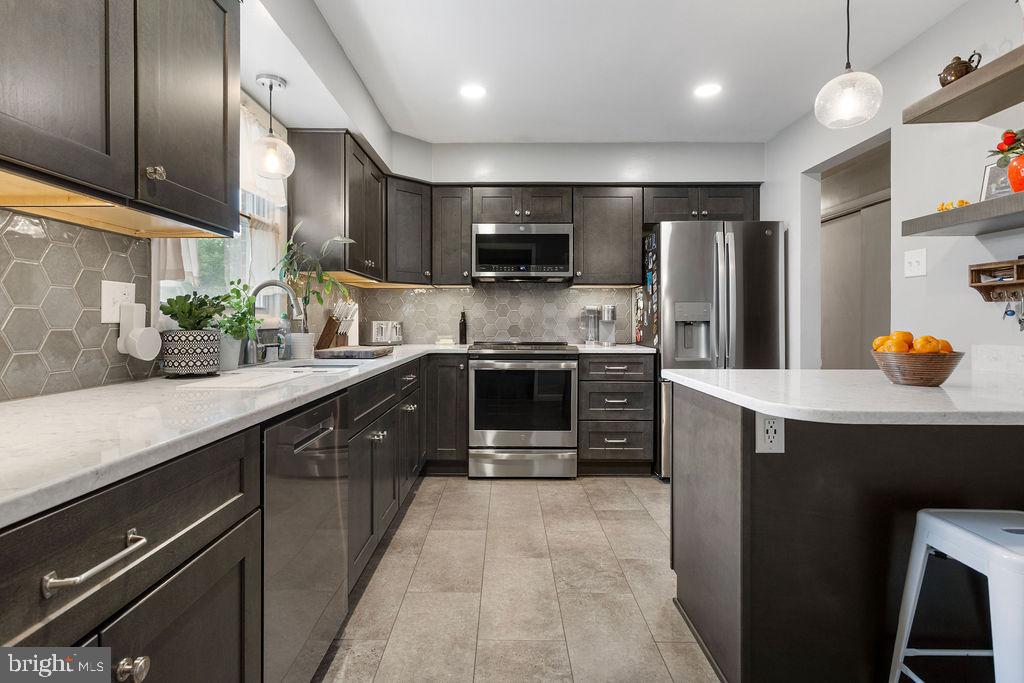 LEADER HEIGHTS - Residential