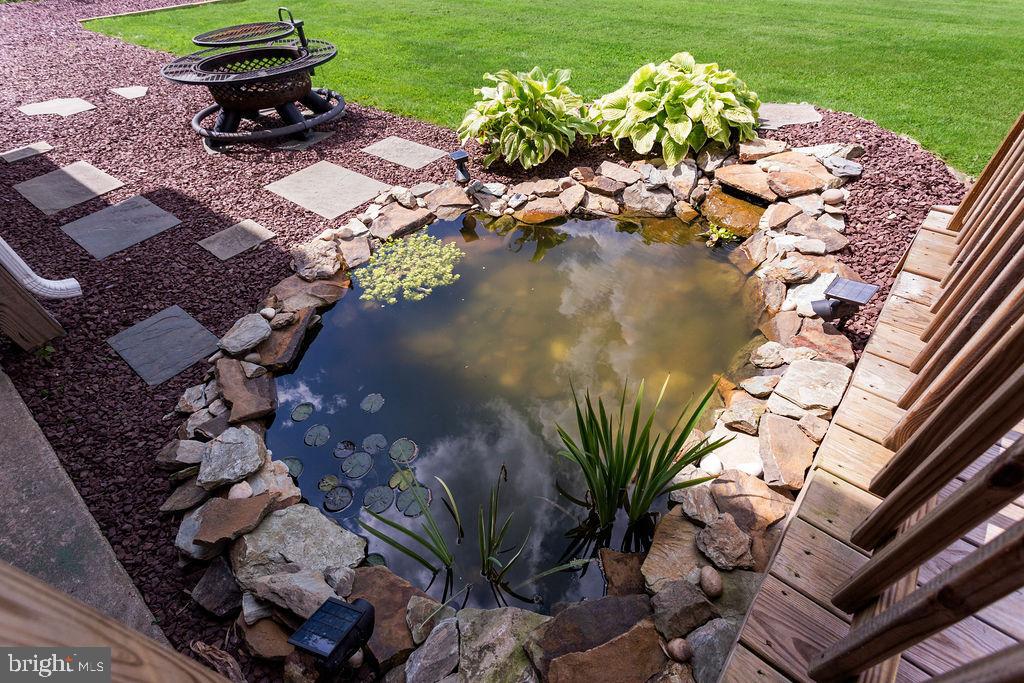 LEADER HEIGHTS - Residential