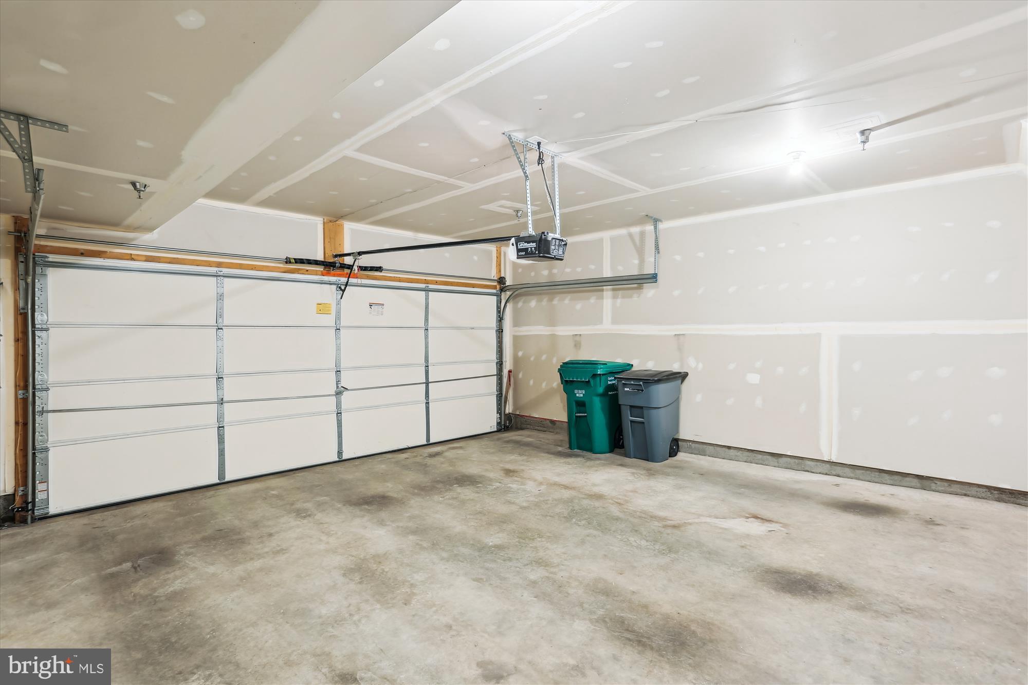 HIDDEN CREEK - Residential