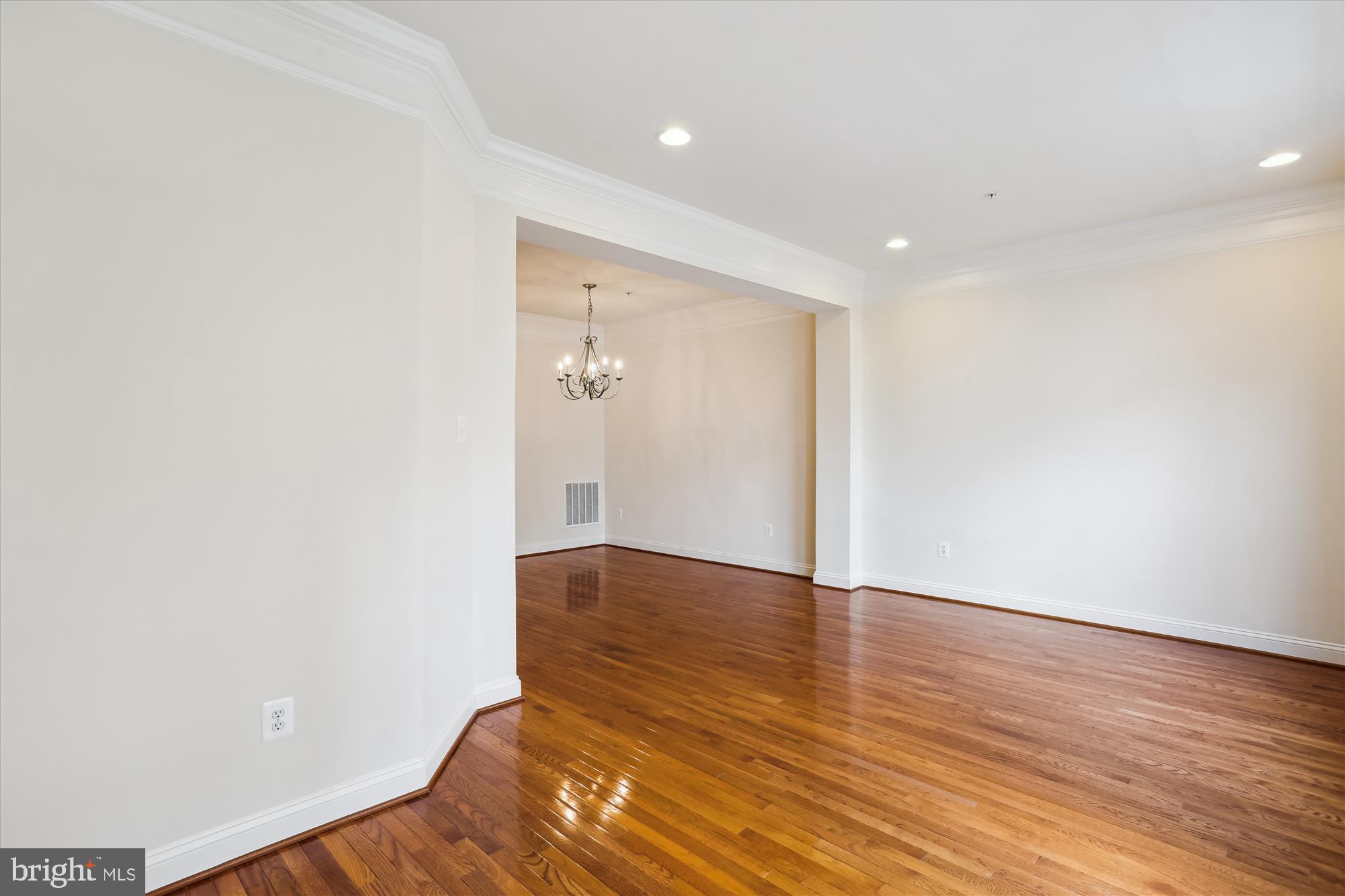 HIDDEN CREEK - Residential