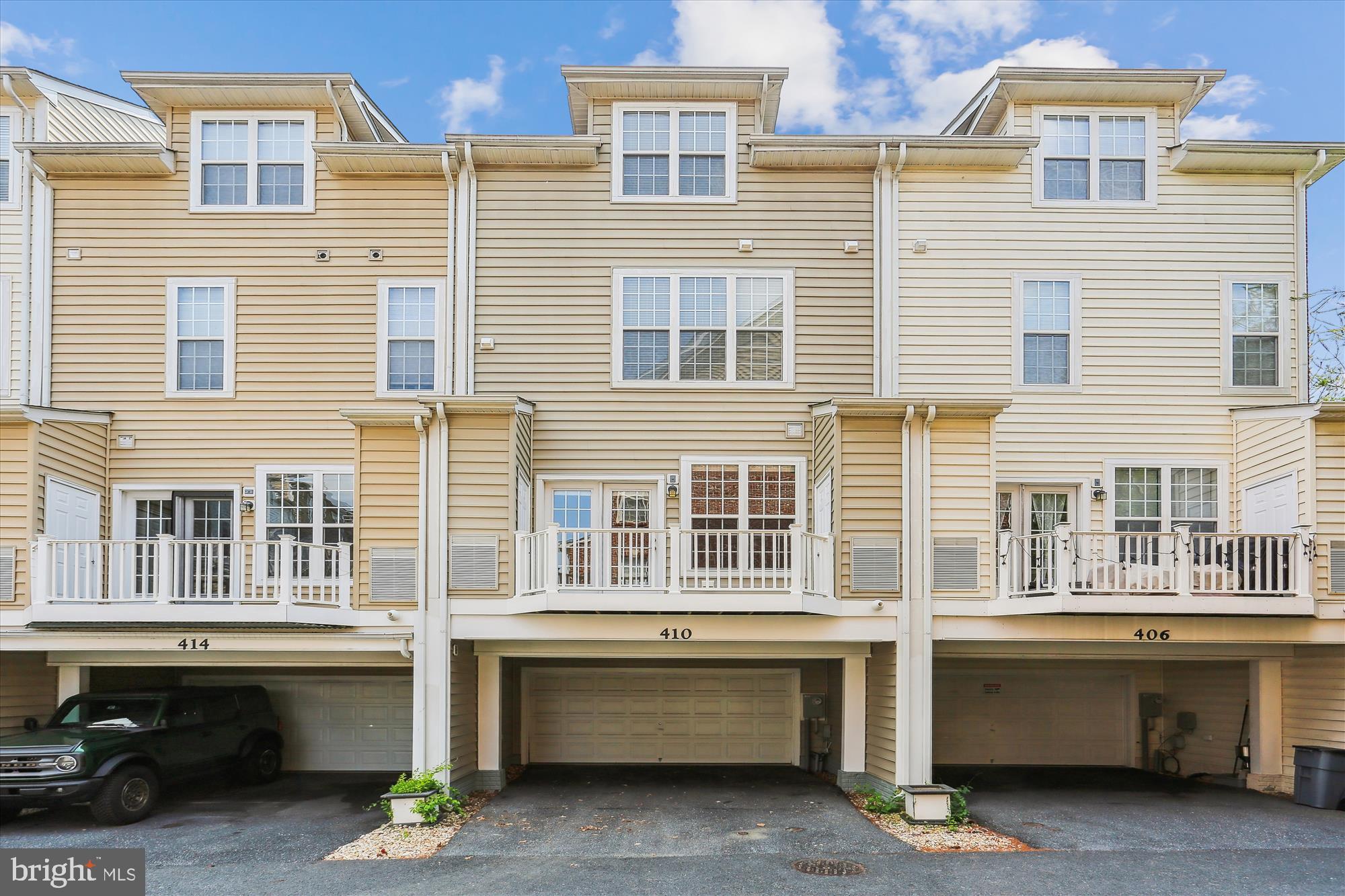 HIDDEN CREEK - Residential