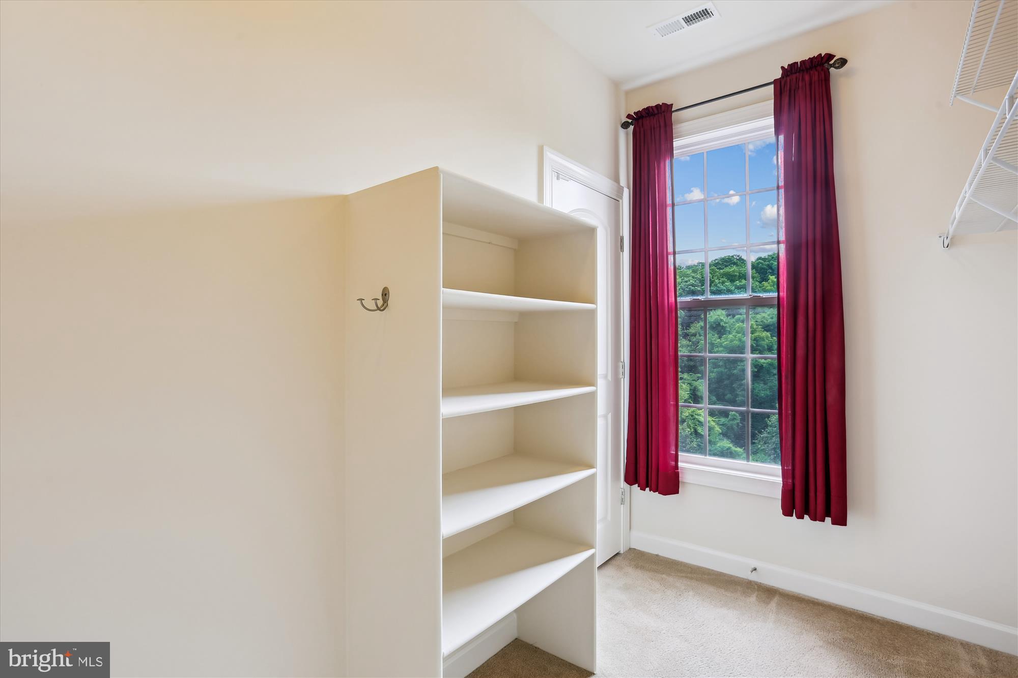 HIDDEN CREEK - Residential