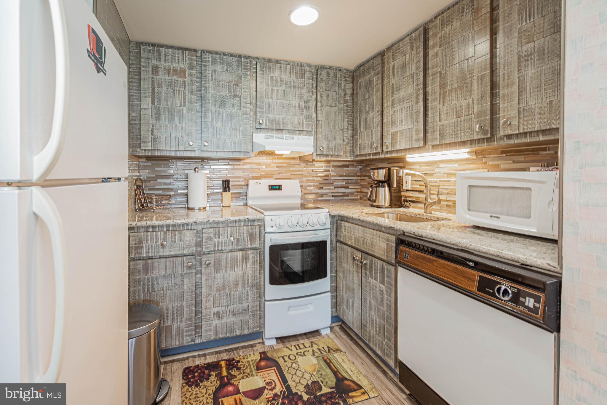 10900 COASTAL HIGHWAY 909