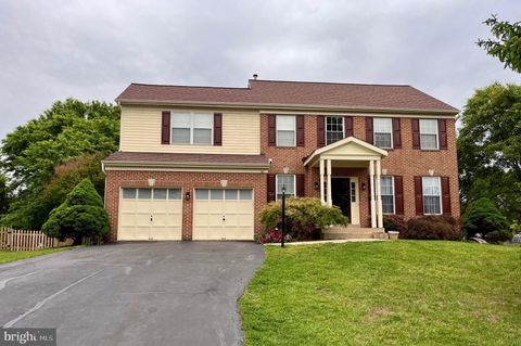 Photo of 14889 Greenhill Crossing Drive, HAYMARKET, VA 20169 (MLS # VAPW2119214)