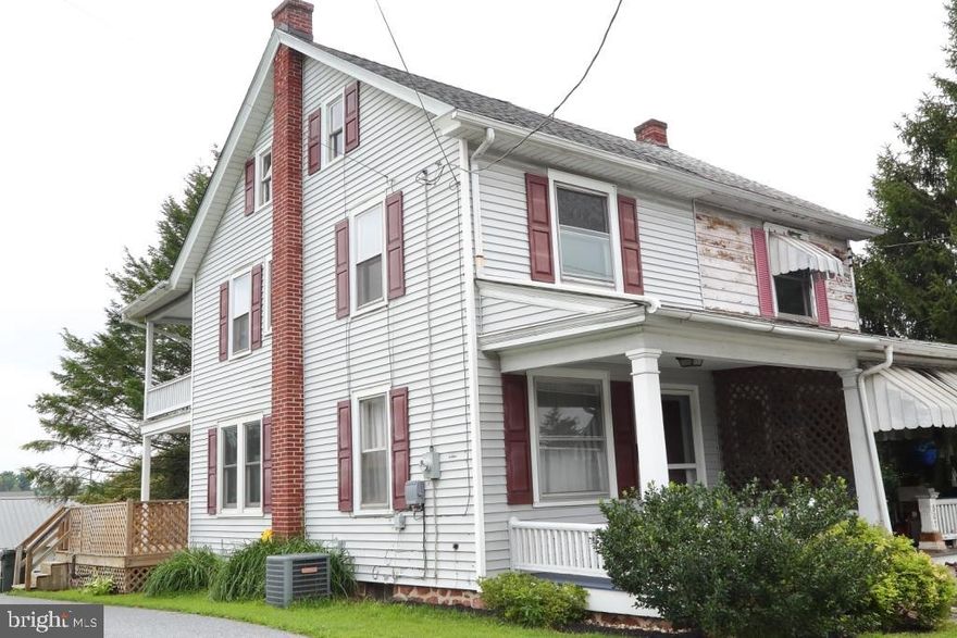 Move in Ready Semi in Ephrata Boro. 4 bedrooms , some new windows, new roof in '09, detached 1 car garage.