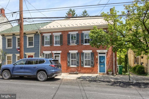 Townhouse For Rent - 223 S Pitt Street<br/> Cumberland County, CARLISLE, PA 17013