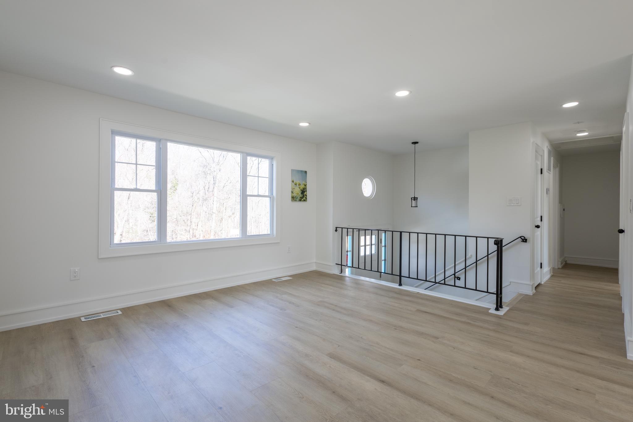 CLEARVIEW MANOR - Residential