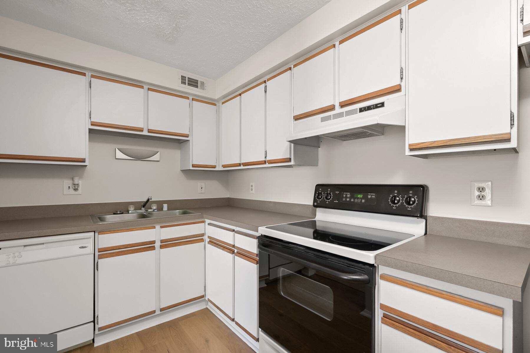 CHESTERFIELD GARDEN CONDOMINIUM - Residential