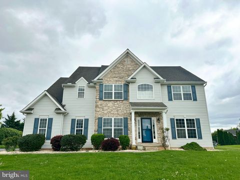 Photo of 552 Soapstone Lane, YORK, PA 17404 (MLS # PAYK2102258)