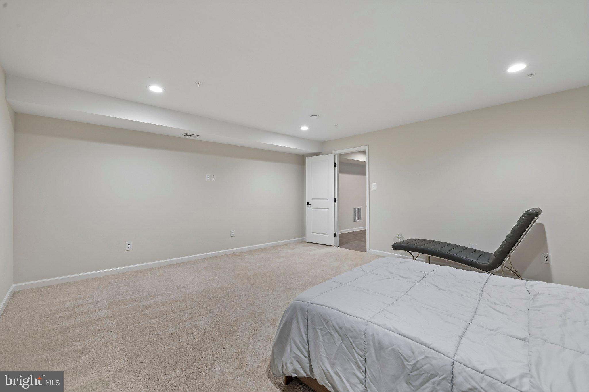 OAKDALE VILLAGE - Residential