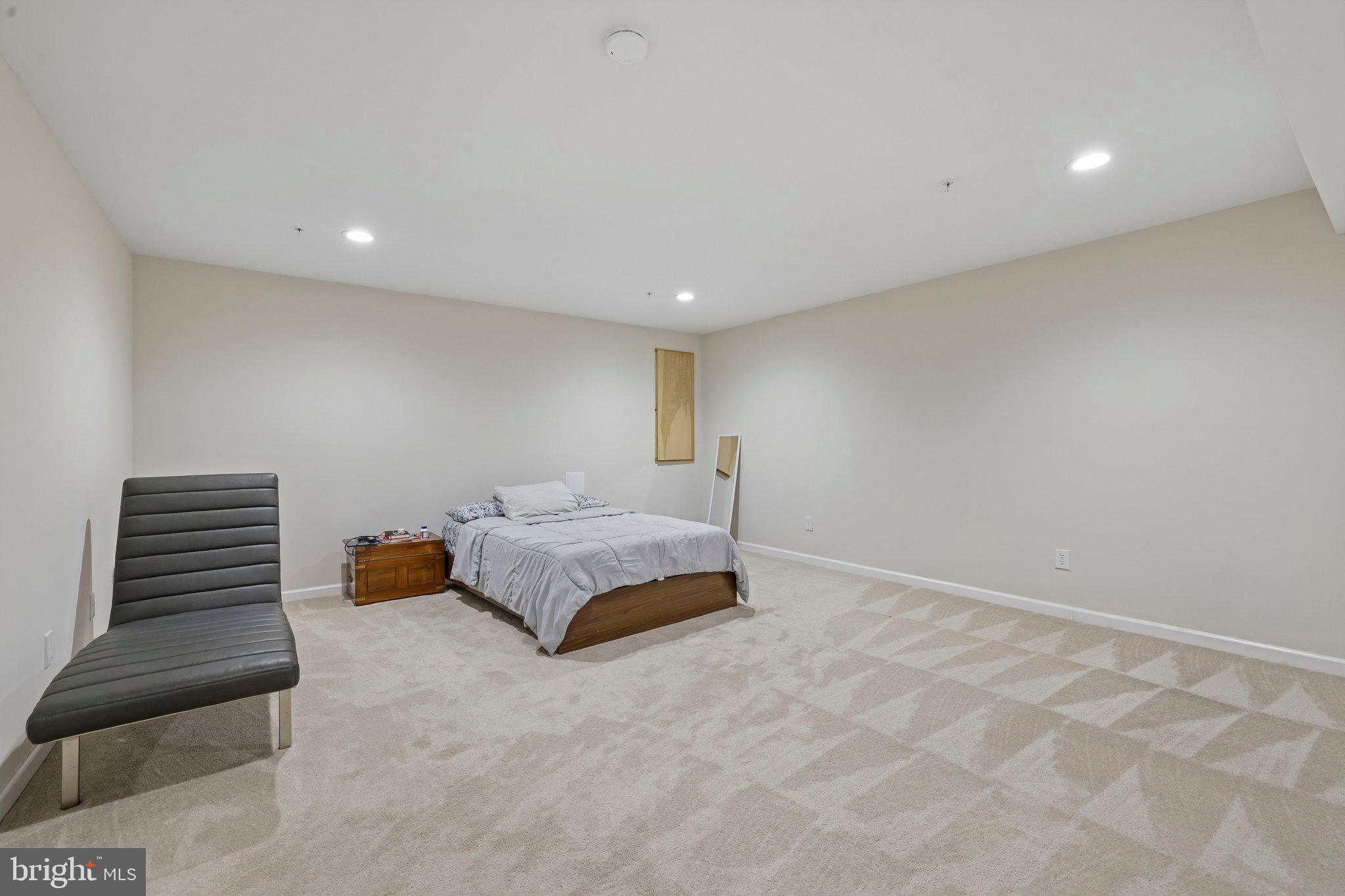 OAKDALE VILLAGE - Residential