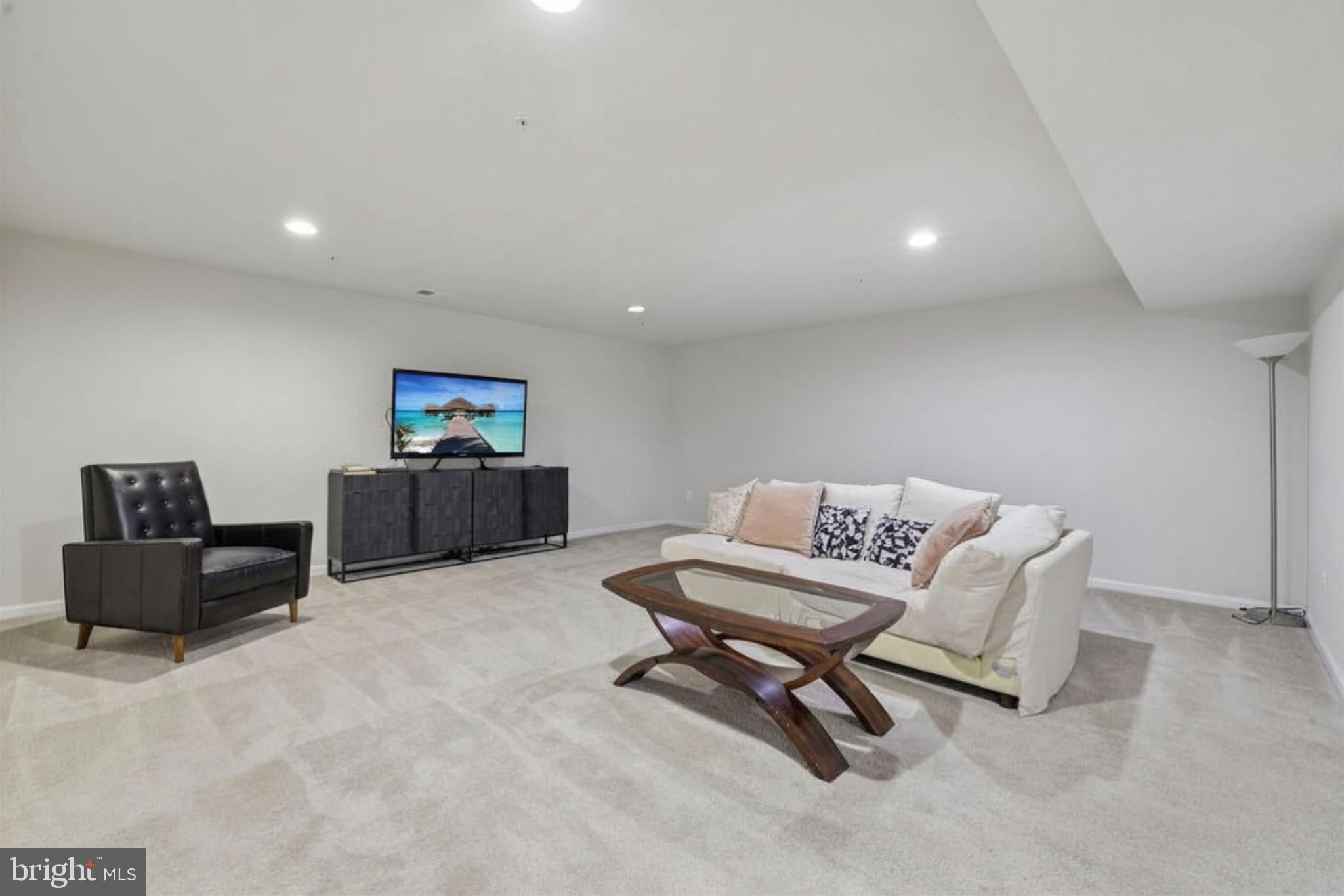 OAKDALE VILLAGE - Residential