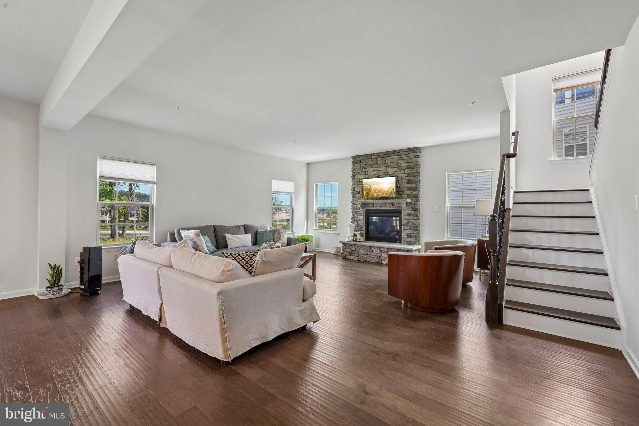 OAKDALE VILLAGE - Residential