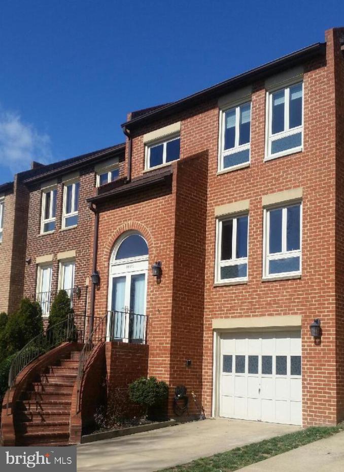 OAKTON  VILLAGE - Residential