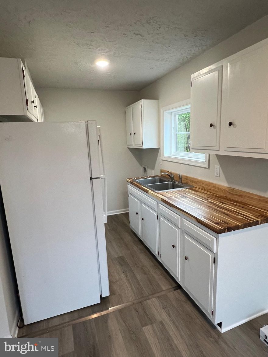 Come check out this quaint little 2 BR 1 BA apartment just on the outskirts of town. This little gem recently had a makeover with new flooring, paint, lighting, and new ownership. Come check this one out before it gets scooped up.  Pets allowed with $250.00 non refundable deposit, $50.00 pet rent monthly, max of 2 pets with a 40lb weight limit. Applicants over the age of 18 must complete an application, Only broker applications will be accepted. $40.00 per applicant fee.