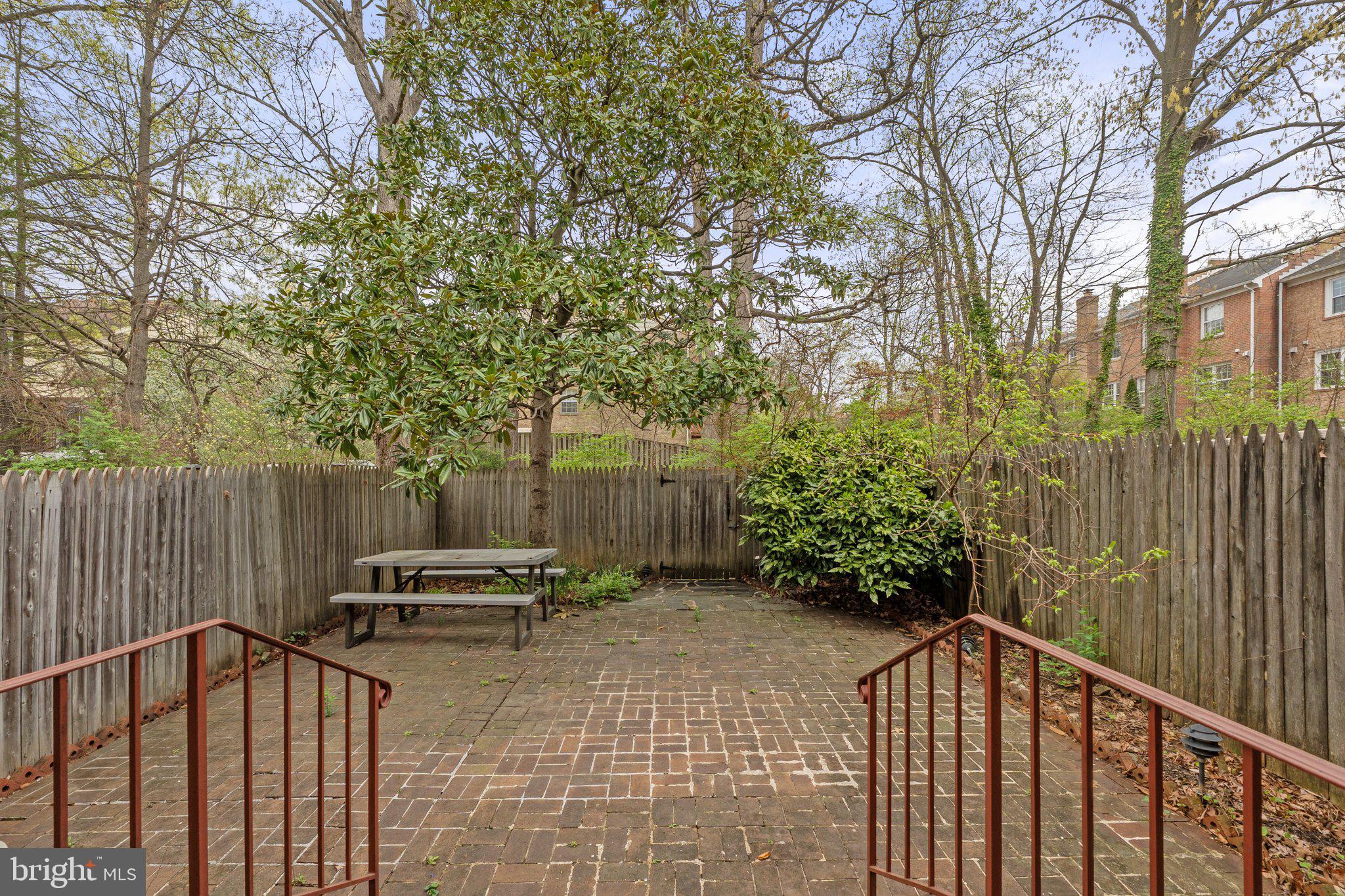 LEEWOOD - Residential Lease