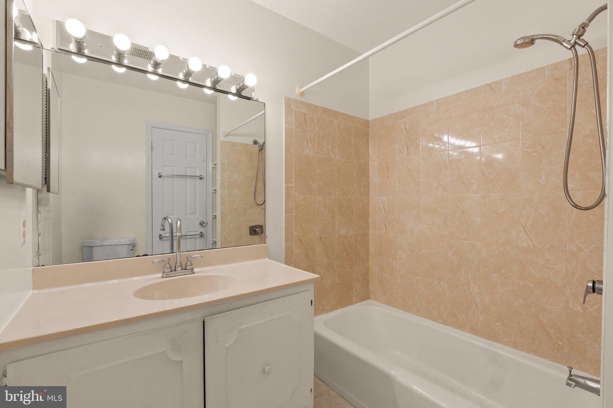 LEEWOOD - Residential Lease