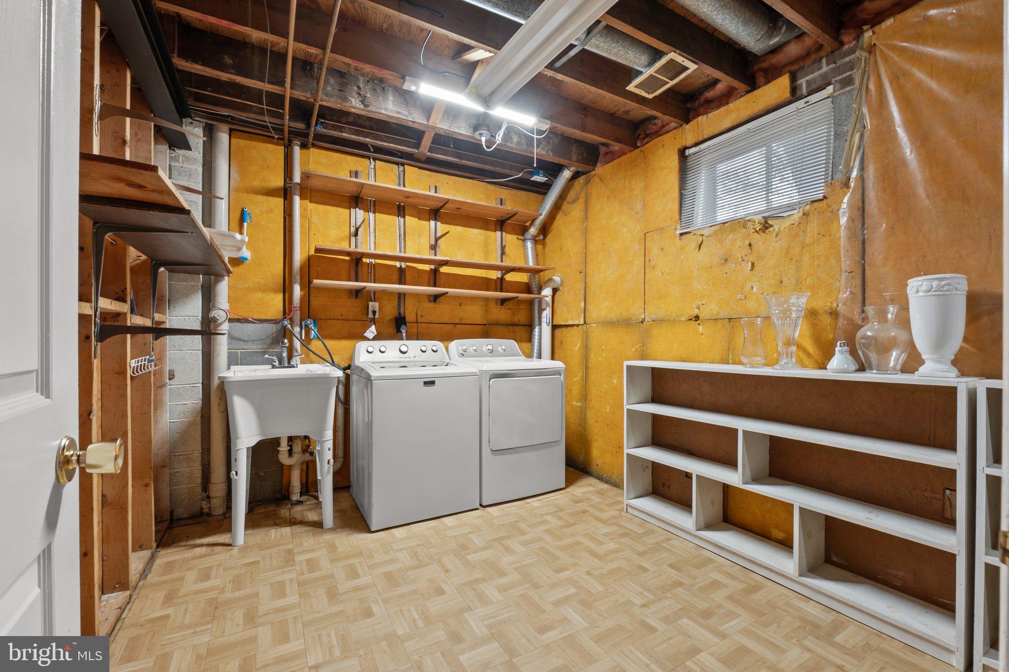 LEEWOOD - Residential Lease