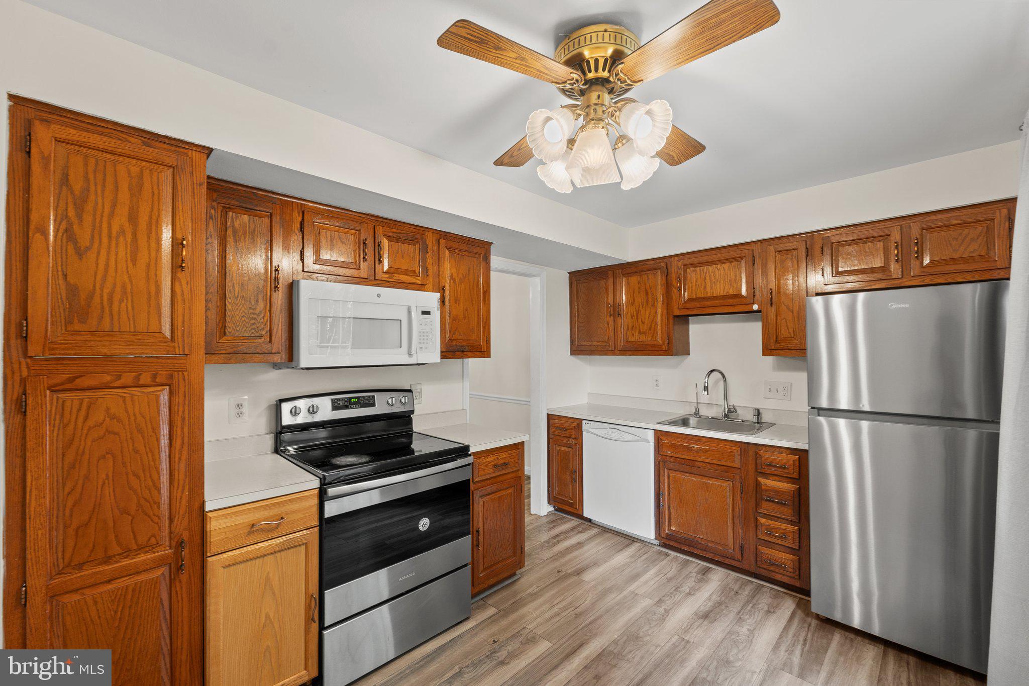 LEEWOOD - Residential Lease