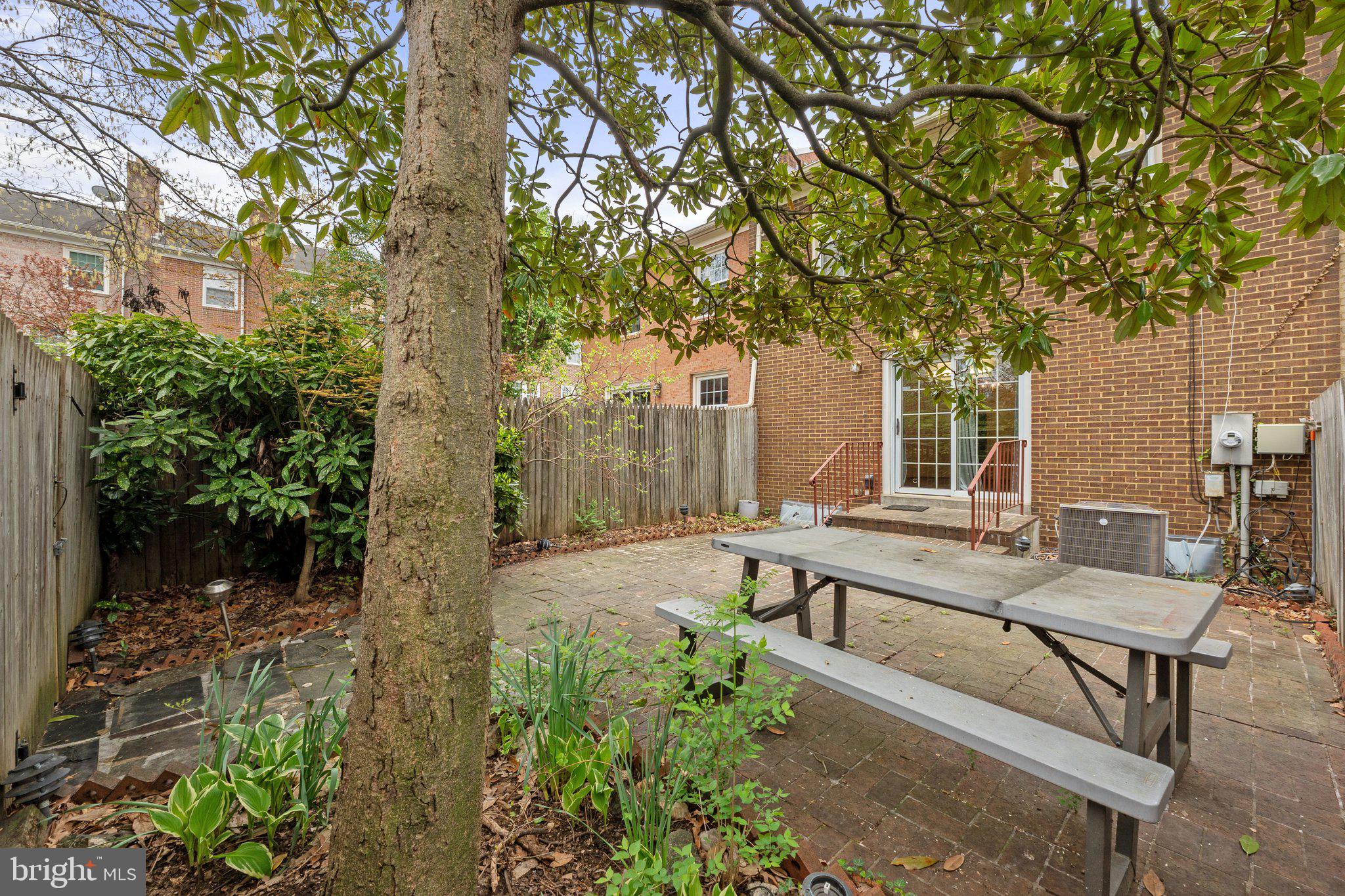 LEEWOOD - Residential Lease