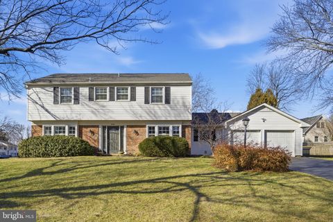 Photo of 12824 Melville Lane, FAIRFAX, VA 22033 (MLS # VAFX2296834)