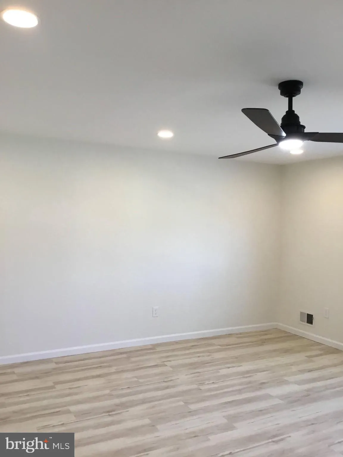 Robbinsville, New Jersey 08691, United States, 3 Bedrooms Bedrooms, ,3 BathroomsBathrooms,Residential,Pending,77900