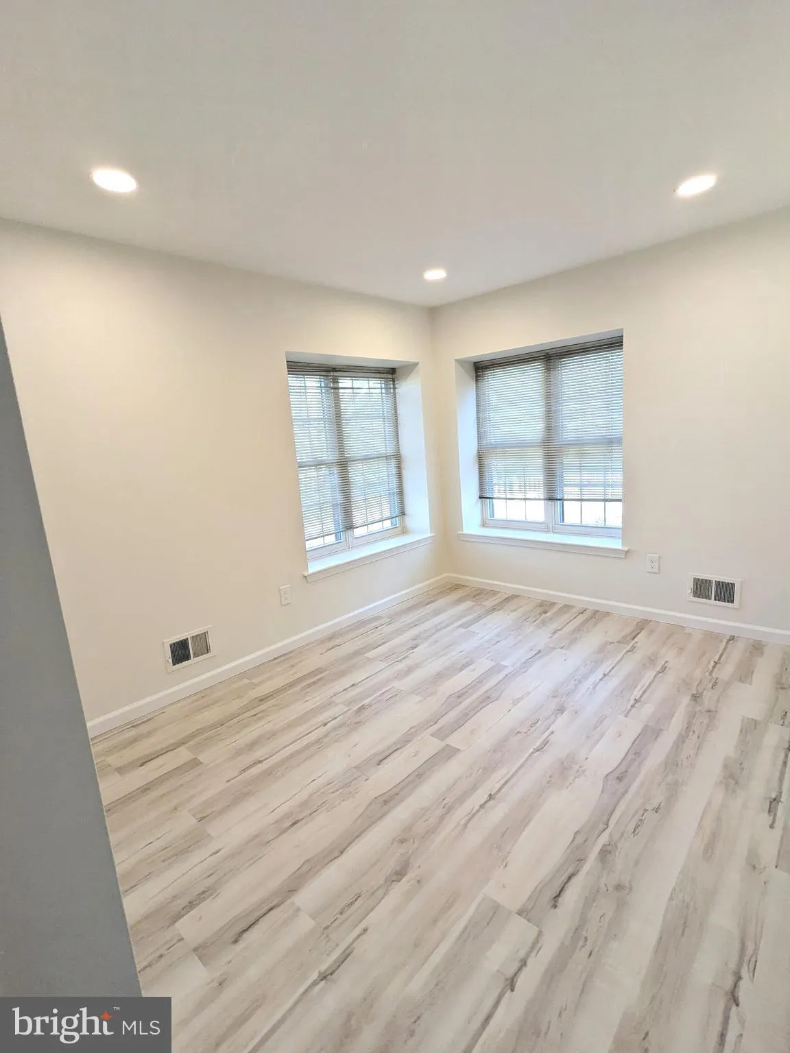 Robbinsville, New Jersey 08691, United States, 3 Bedrooms Bedrooms, ,3 BathroomsBathrooms,Residential,Pending,77900