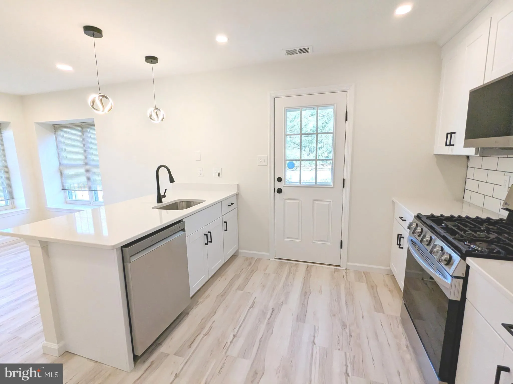 Robbinsville, New Jersey 08691, United States, 3 Bedrooms Bedrooms, ,3 BathroomsBathrooms,Residential,Pending,77900