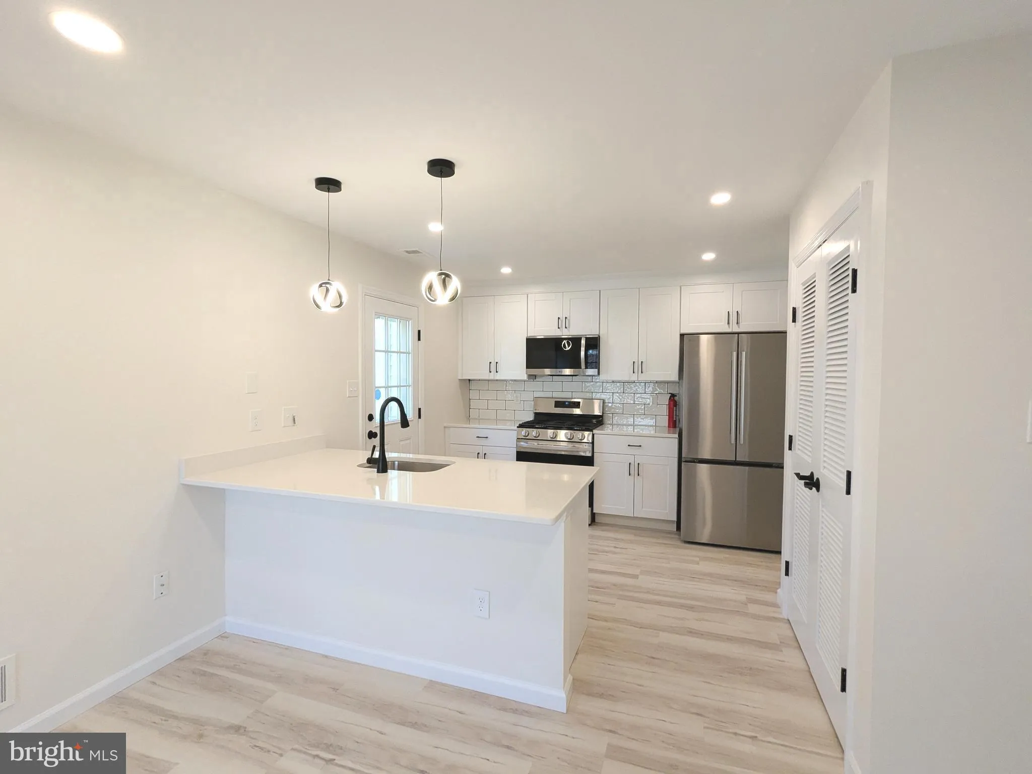 Robbinsville, New Jersey 08691, United States, 3 Bedrooms Bedrooms, ,3 BathroomsBathrooms,Residential,Pending,77900