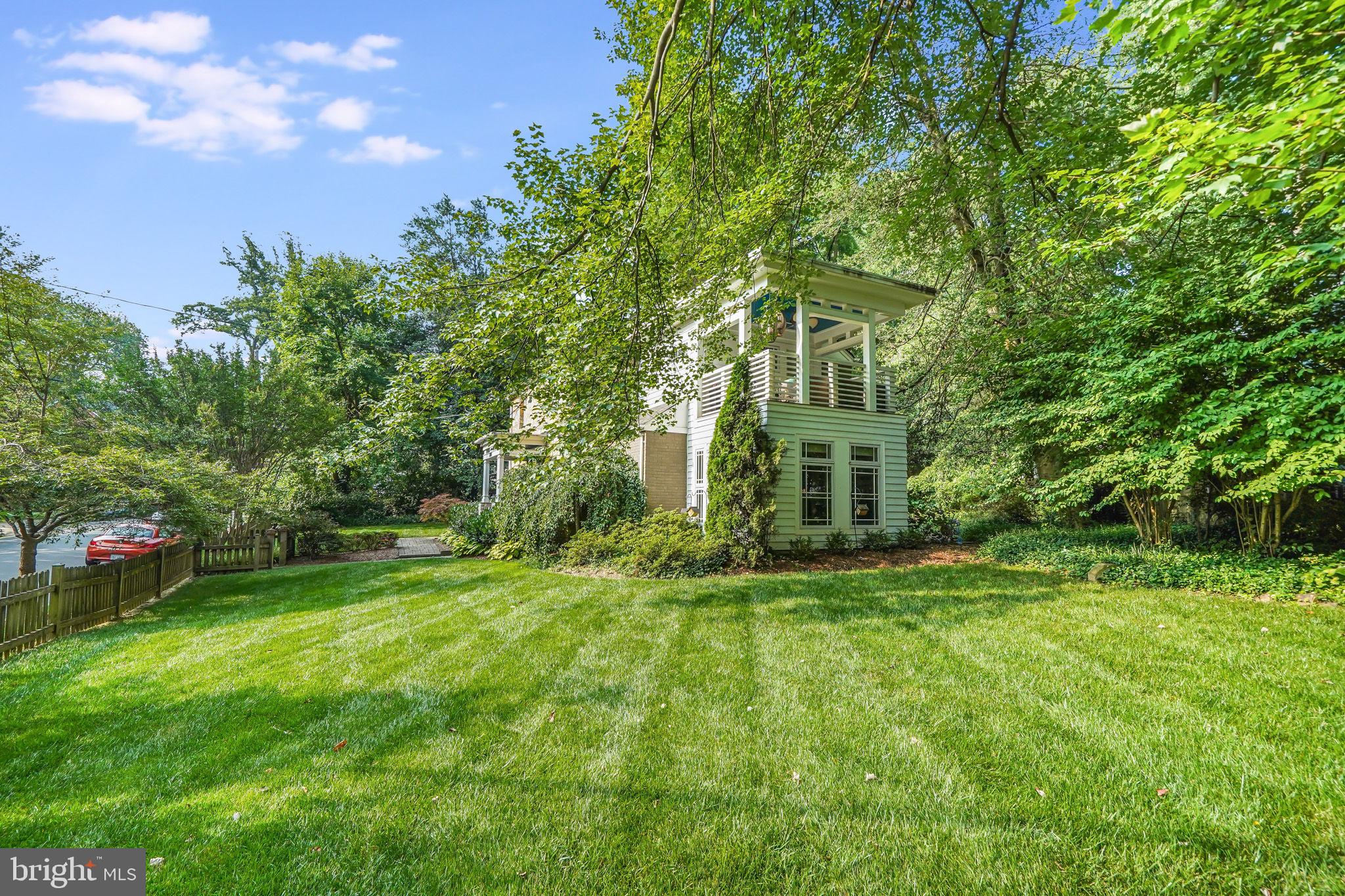 LORCOM GROVE - Residential