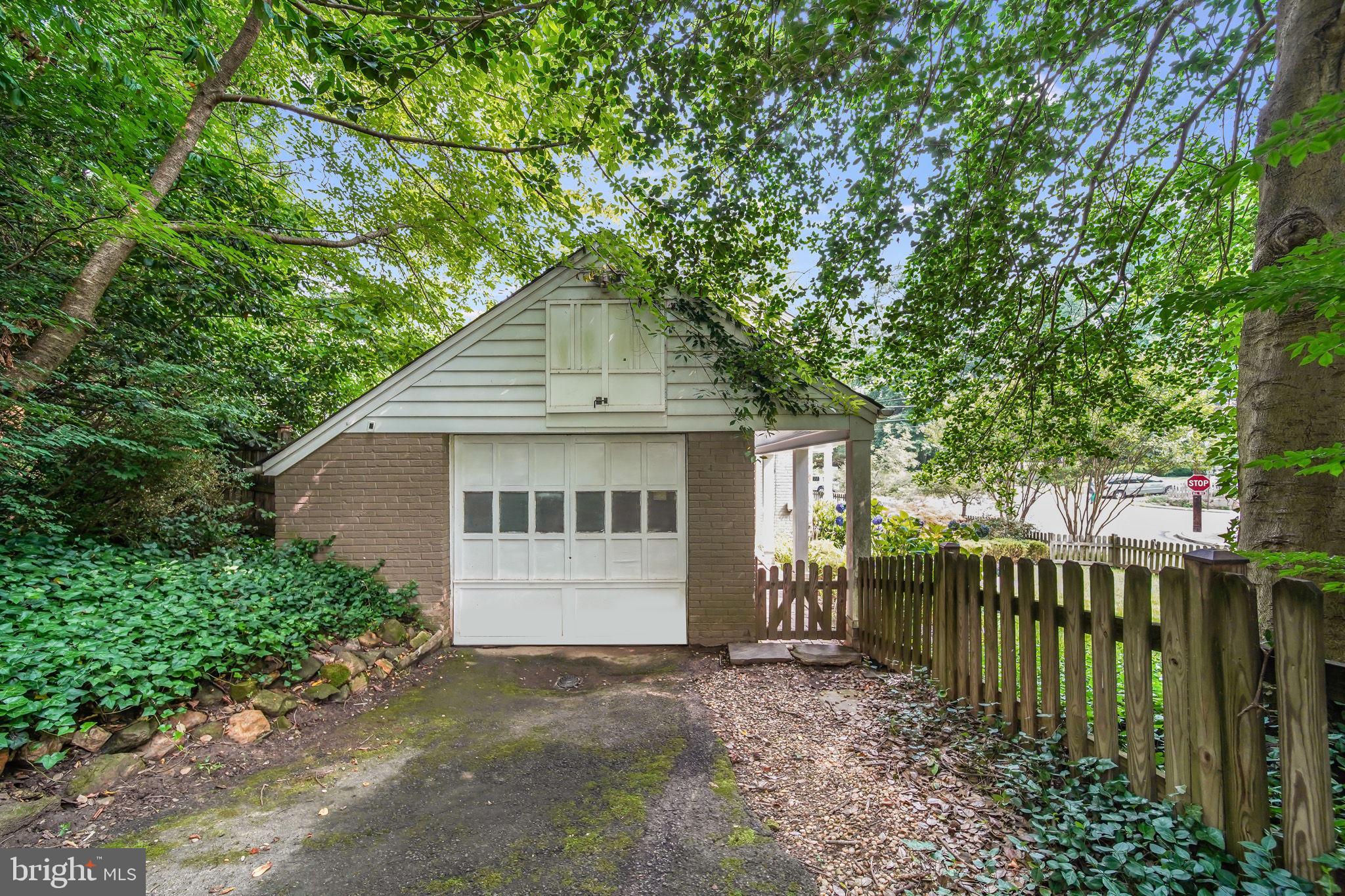 LORCOM GROVE - Residential