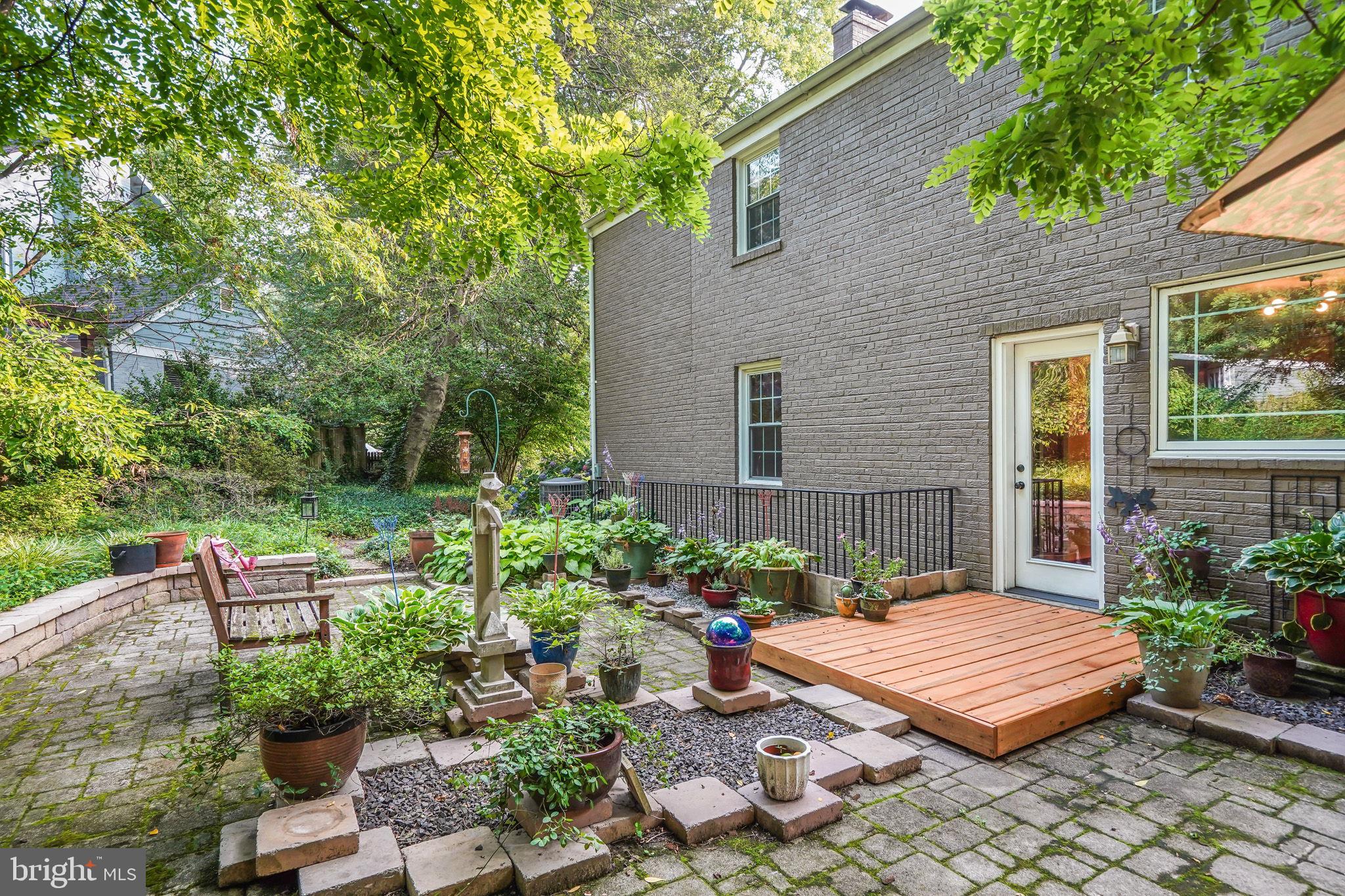 LORCOM GROVE - Residential