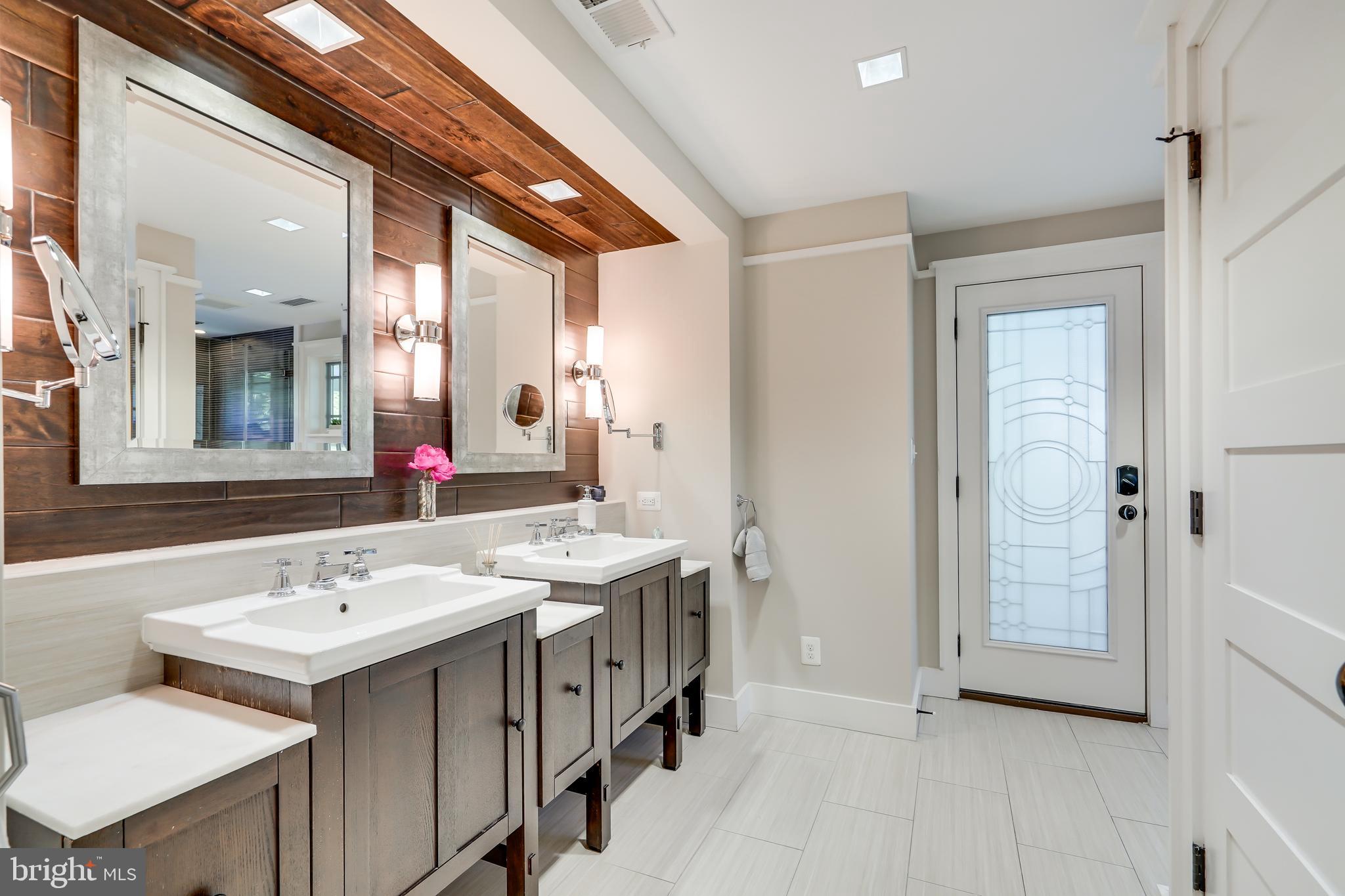 LORCOM GROVE - Residential