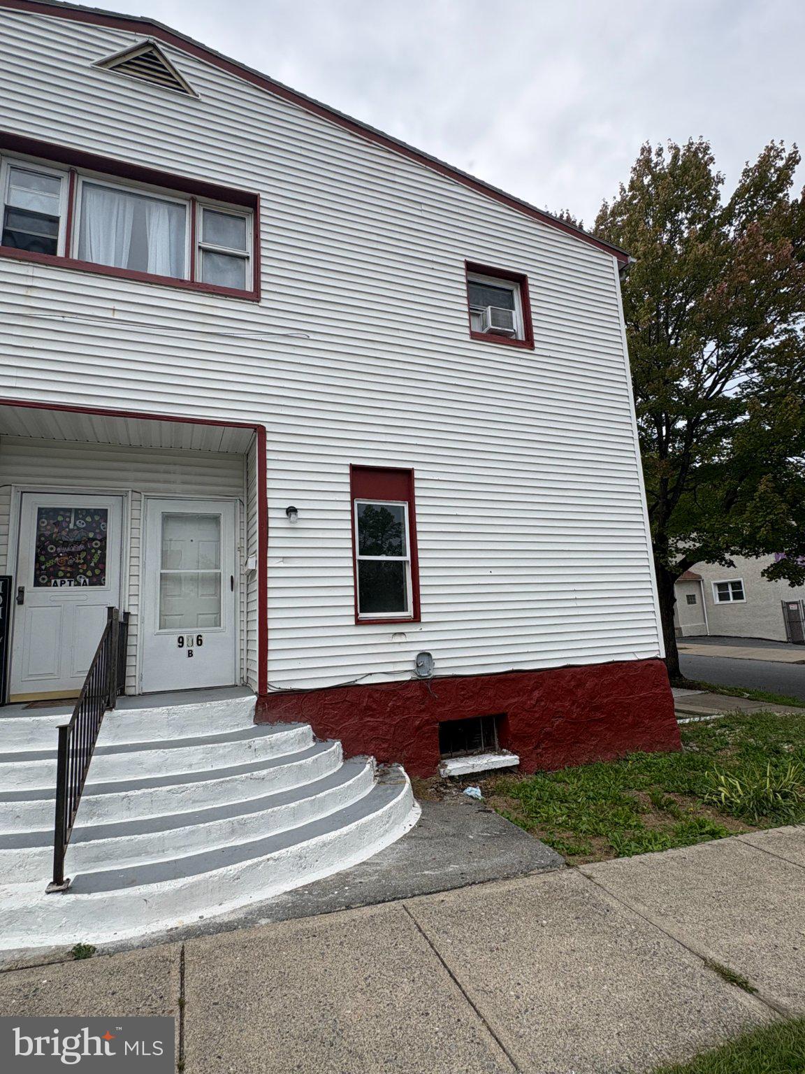906 ARGUS STREET B