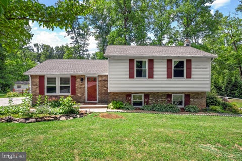 Photo of 5618 Nancy Lou Lane, STEWARTSTOWN, PA 17363 (MLS # PAYK2106594)