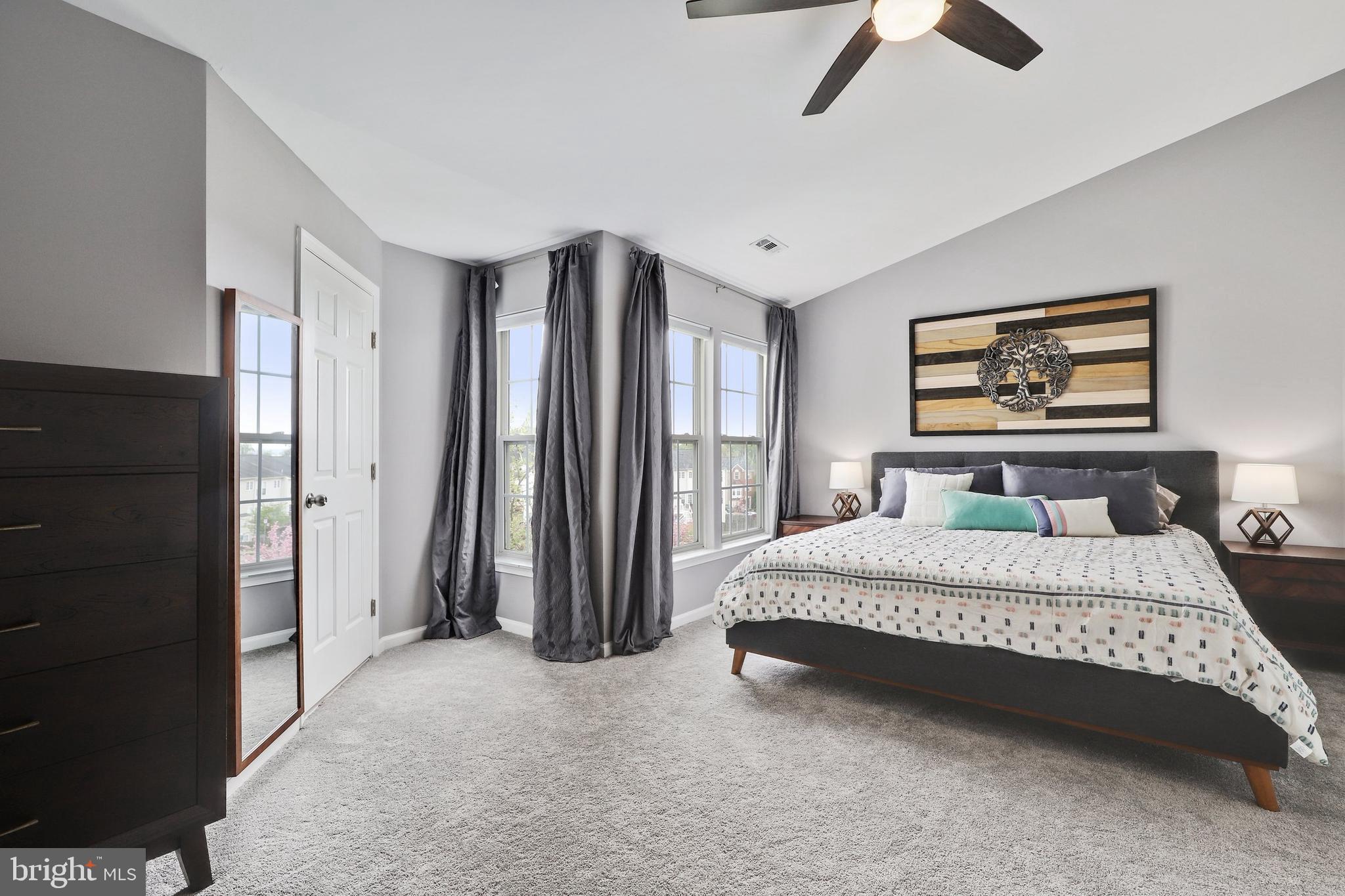 RIVERSIDE STATION - Residential