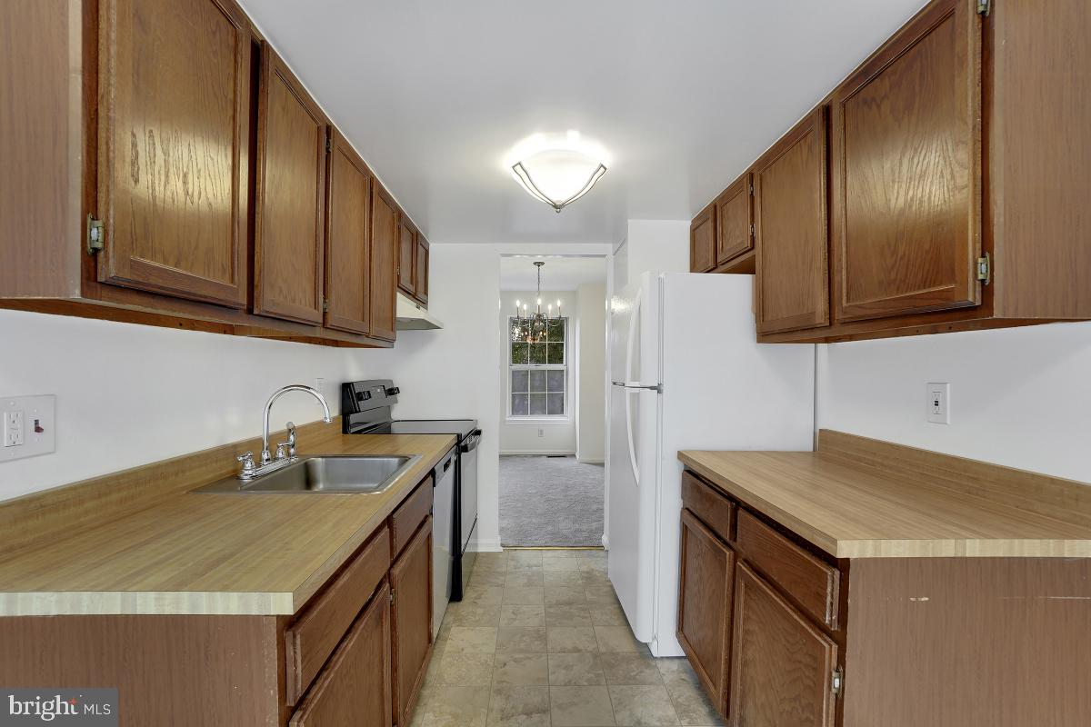 MONTGOMERY KNOLLS - Residential