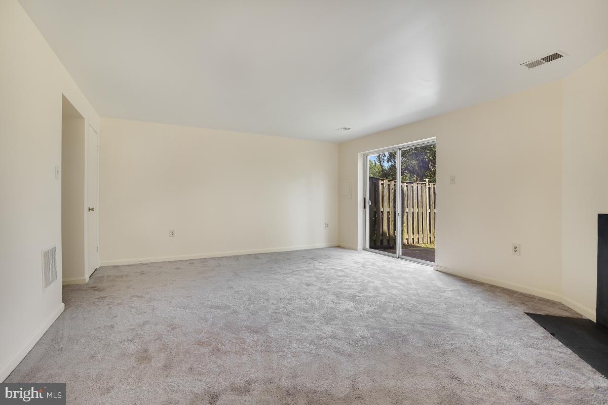 MONTGOMERY KNOLLS - Residential