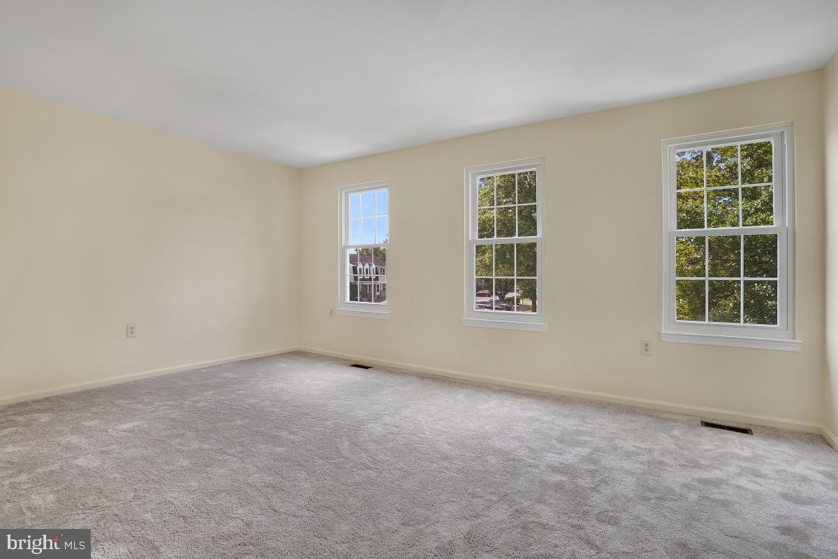 MONTGOMERY KNOLLS - Residential