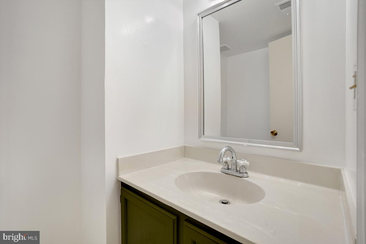 MONTGOMERY KNOLLS - Residential